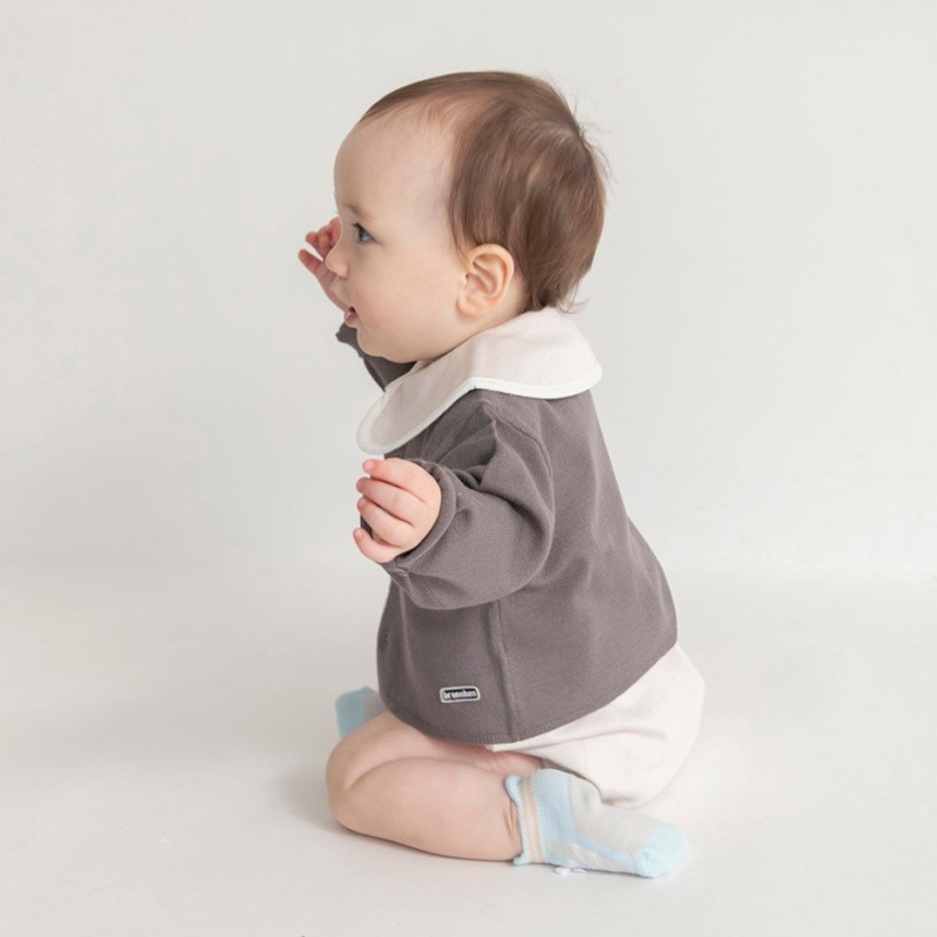 チャコールグレー