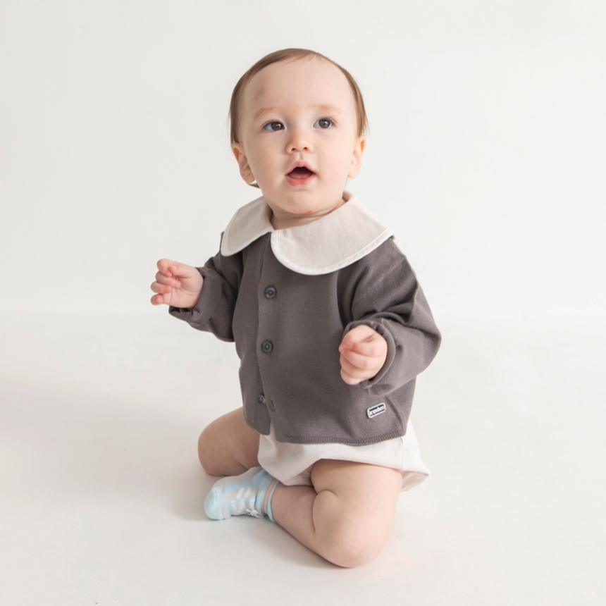 チャコールグレー