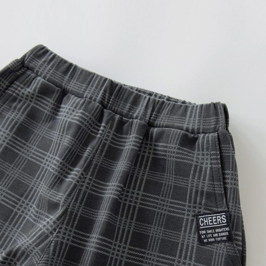 チャコールグレー