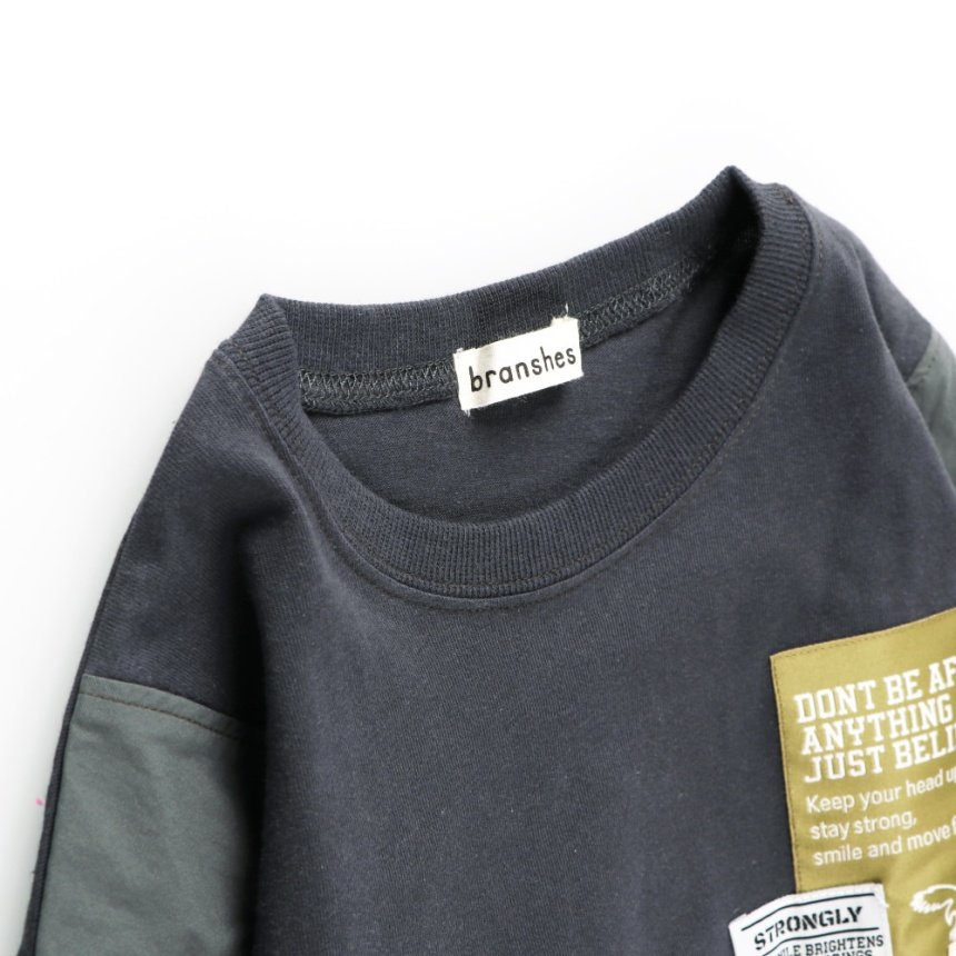 チャコールグレー