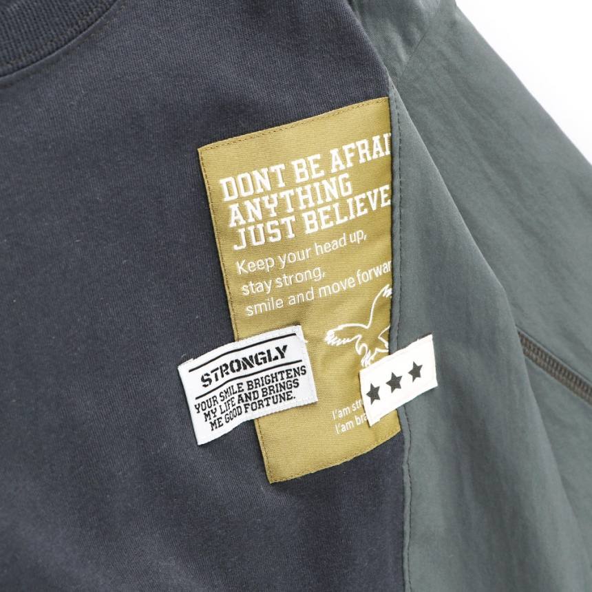 チャコールグレー