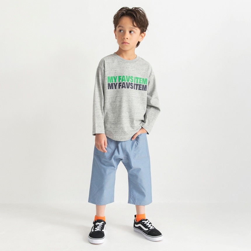 チャコールグレー