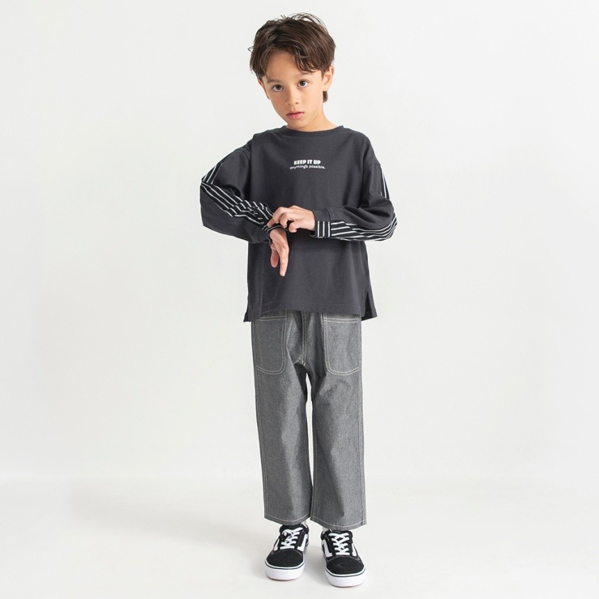 チャコールグレー