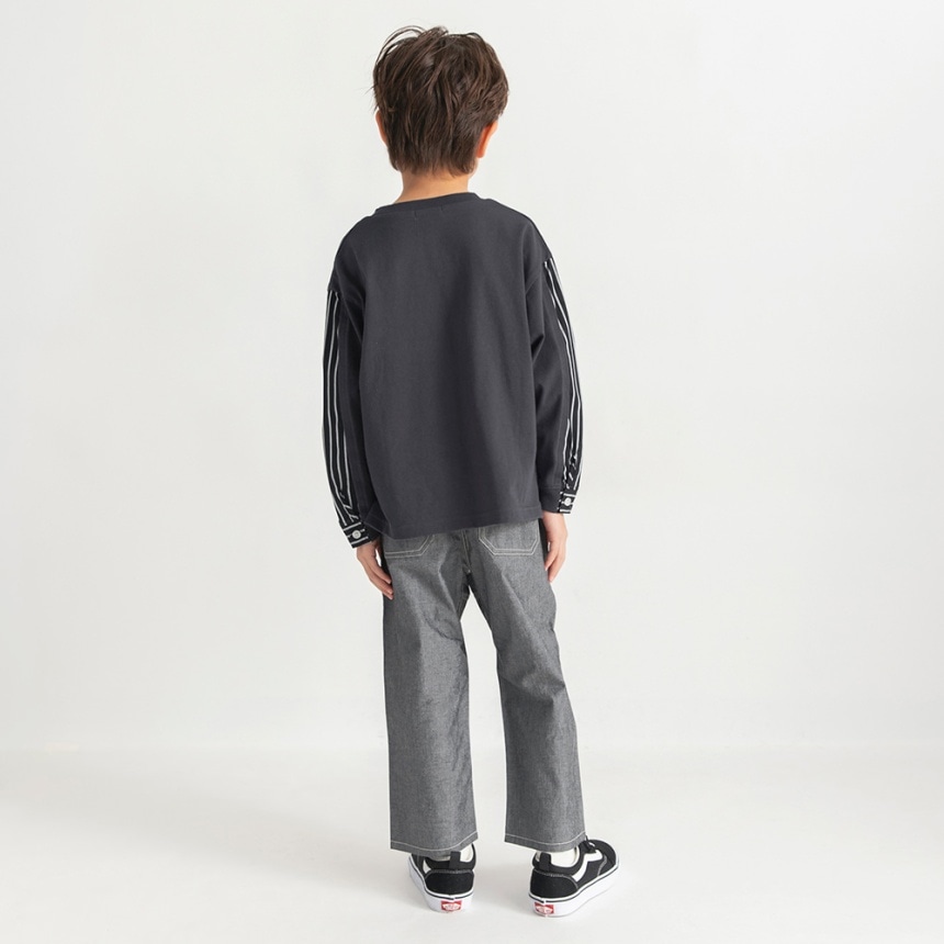 チャコールグレー