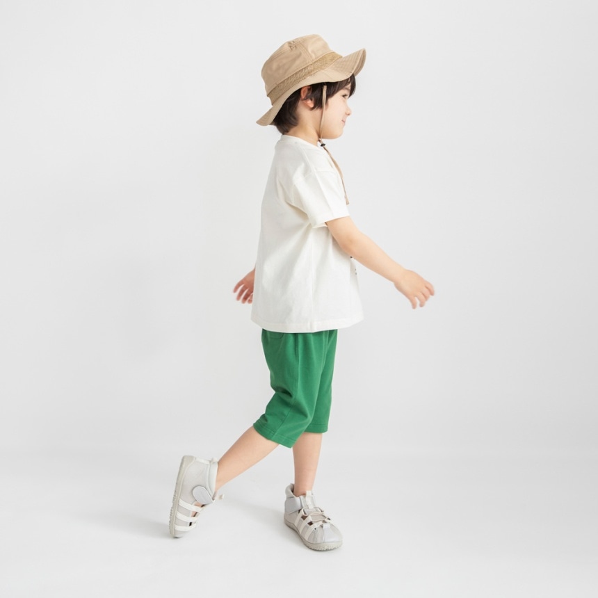 カーキグリーン