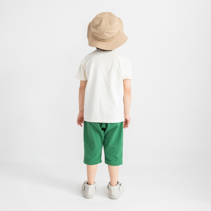 カーキグリーン