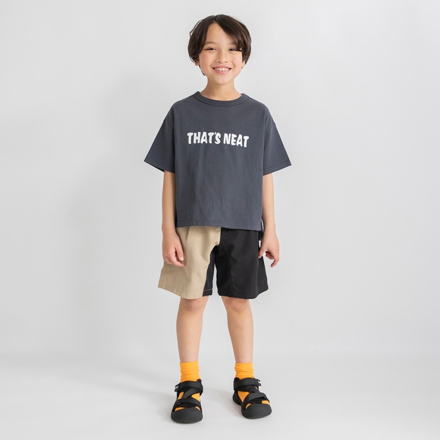 チャコールグレー