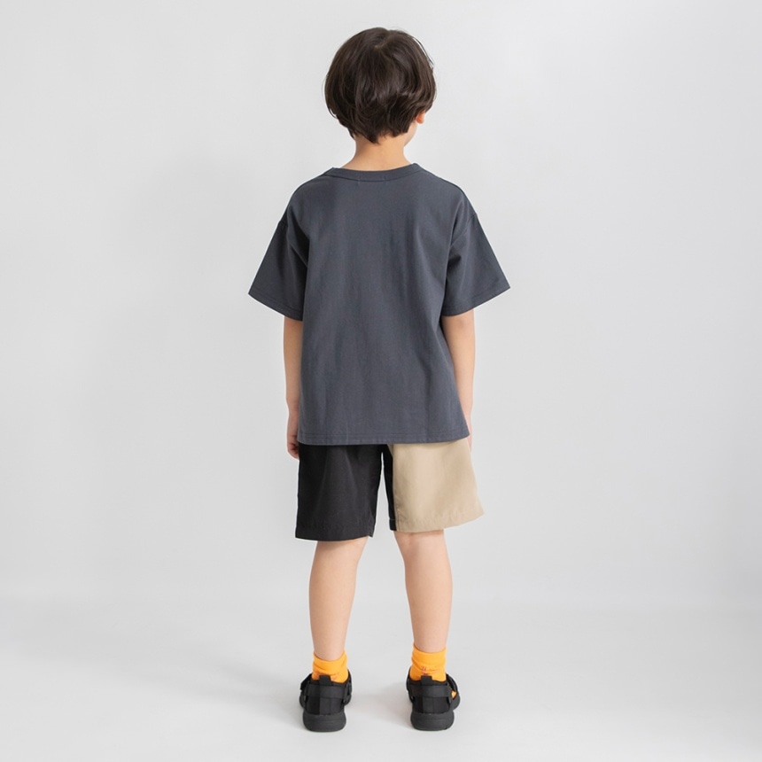 チャコールグレー