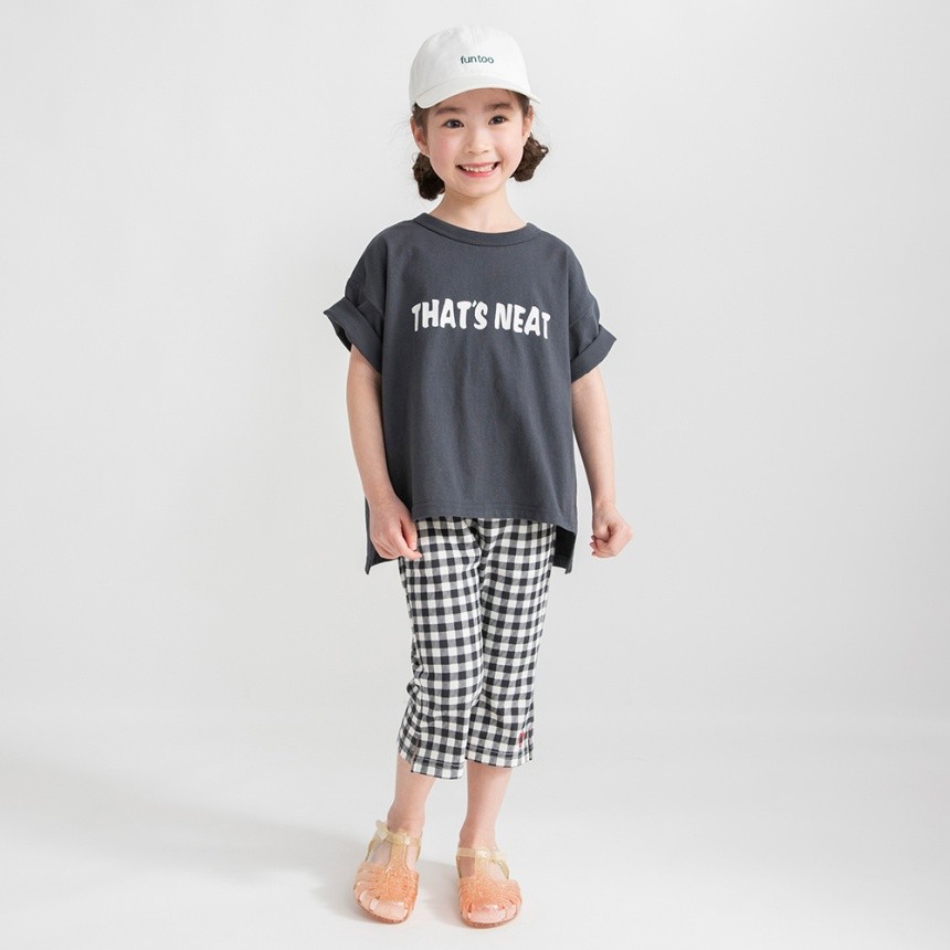 チャコールグレー