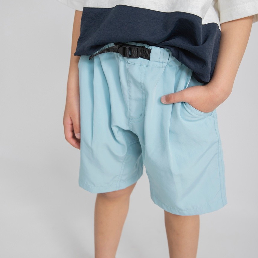 ライトグリーン