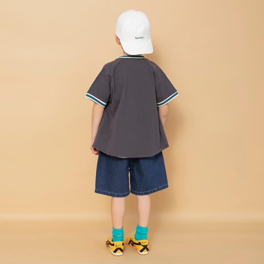 チャコールグレー