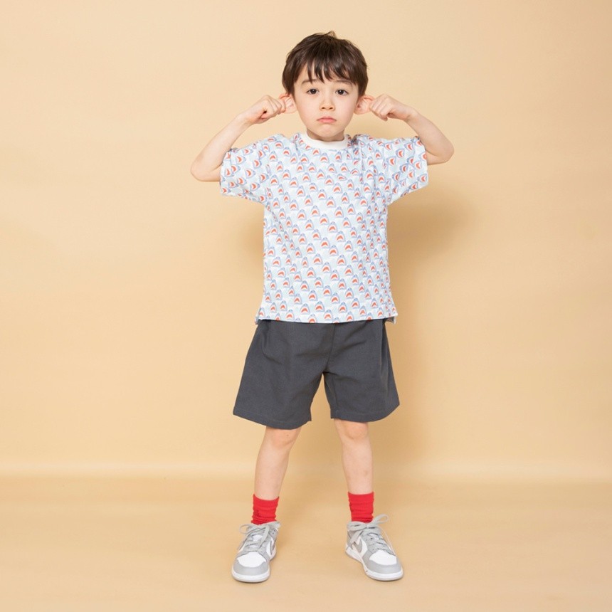 チャコールグレー