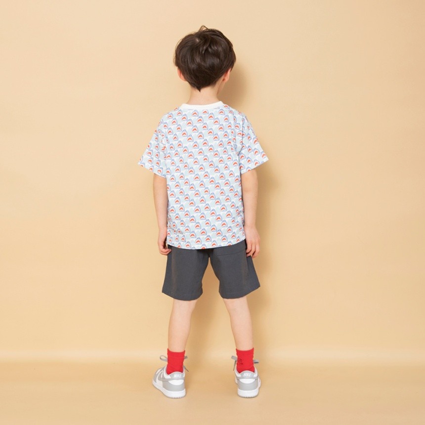 チャコールグレー