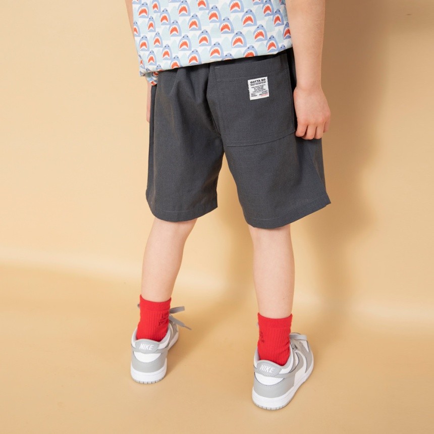 チャコールグレー