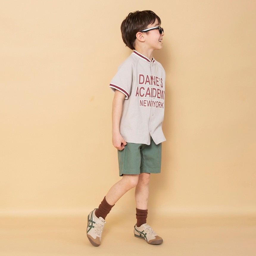 カーキグリーン