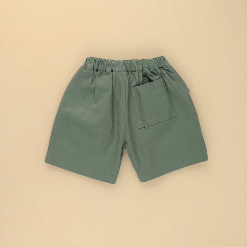 カーキグリーン