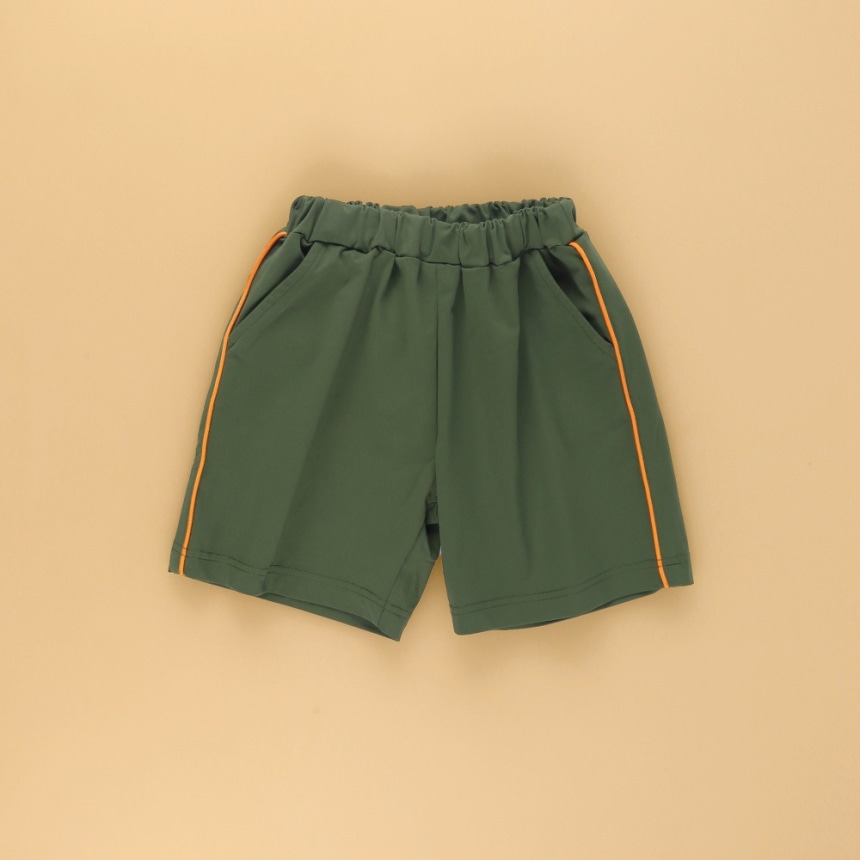 カーキグリーン