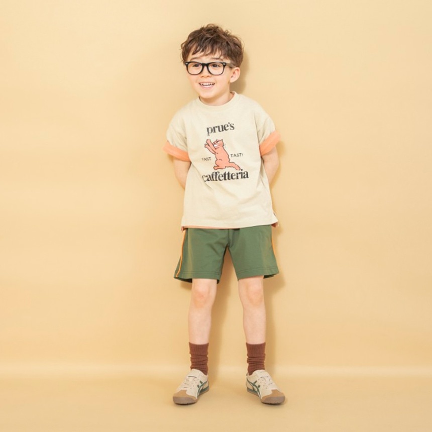 カーキグリーン