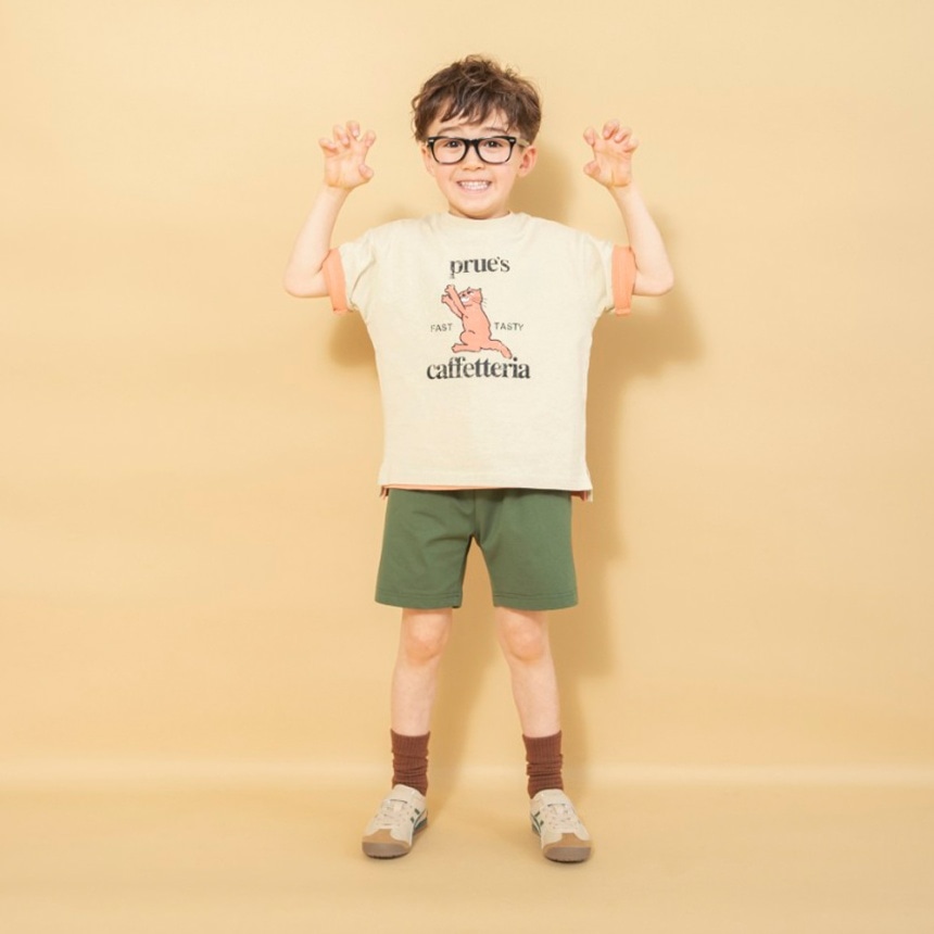 カーキグリーン