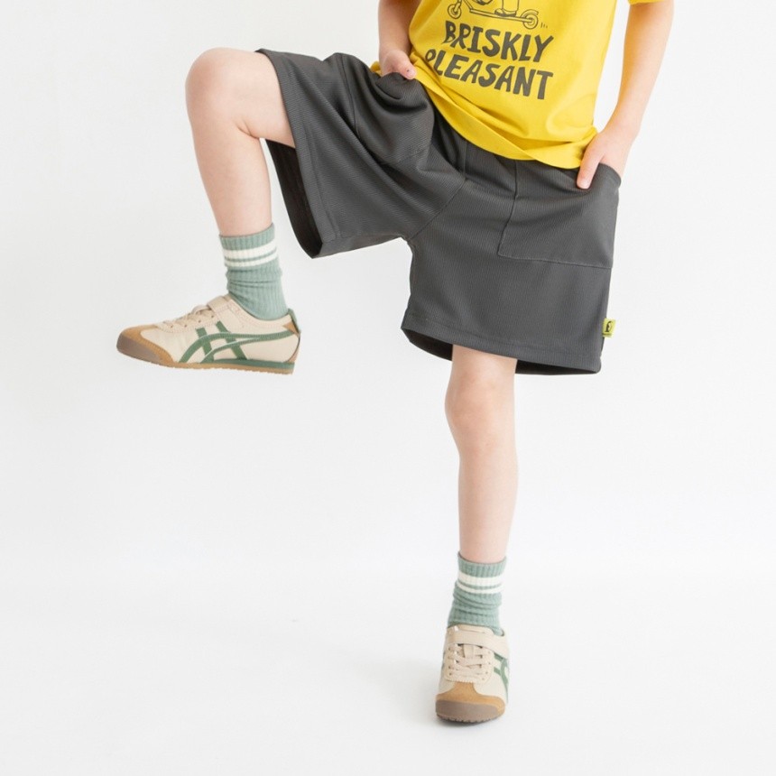 チャコールグレー