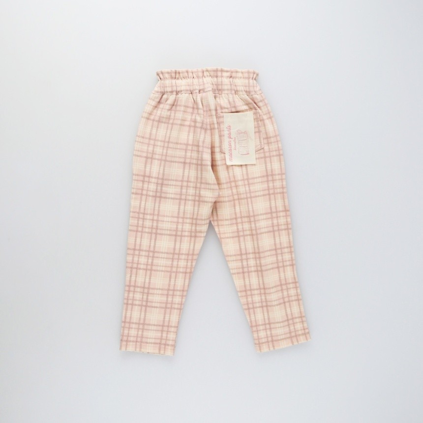 ピンクベージュ