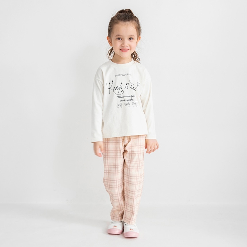 ピンクベージュ