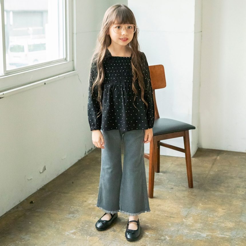 チャコールグレー