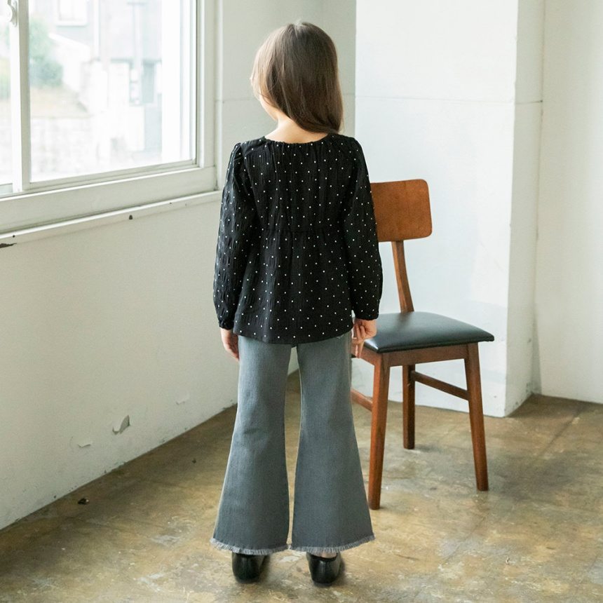 チャコールグレー