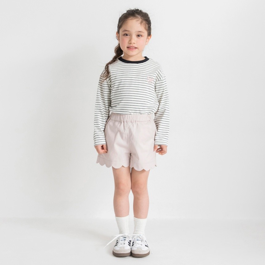 ピンクベージュ