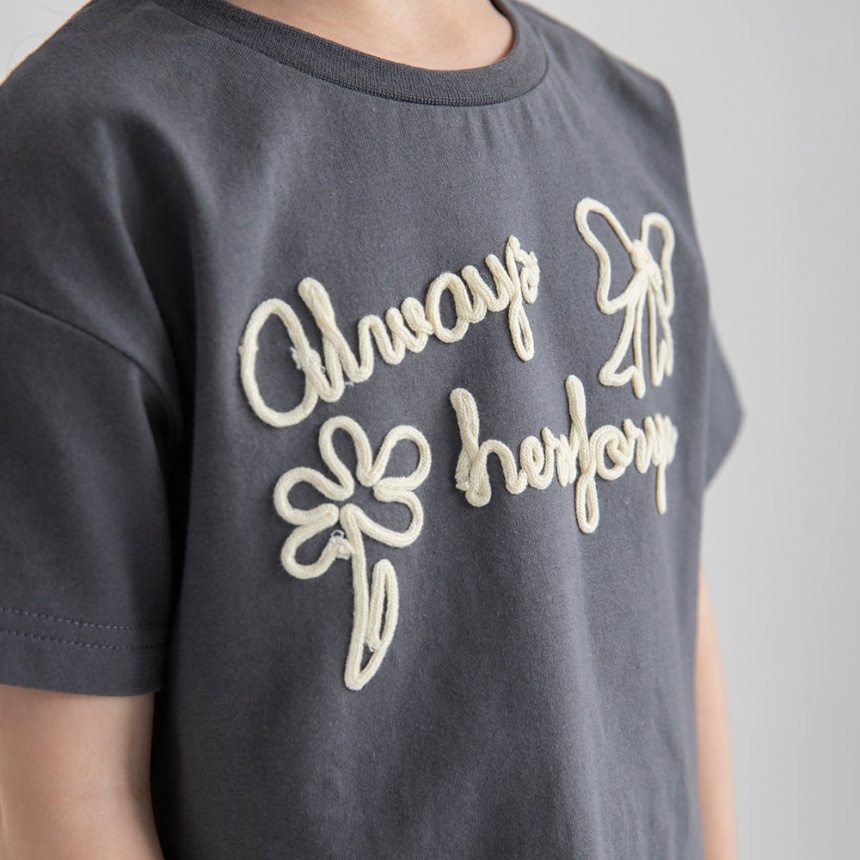 チャコールグレー