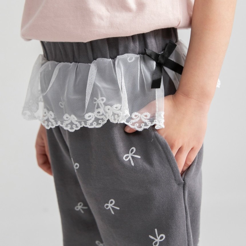 チャコールグレー