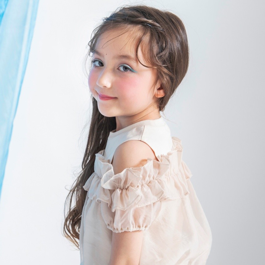 ピンクベージュ