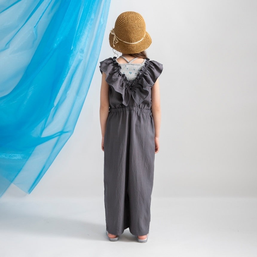 チャコールグレー