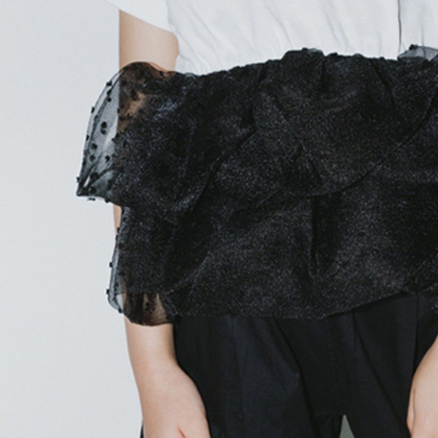 03:オフ白_黒フリル