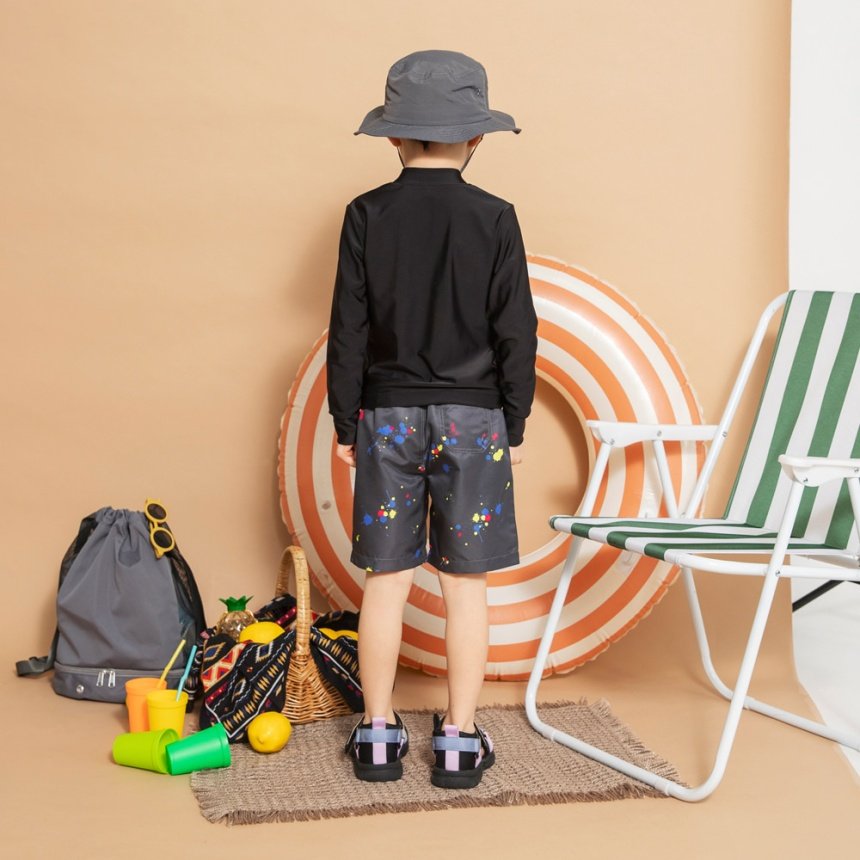 チャコールグレー