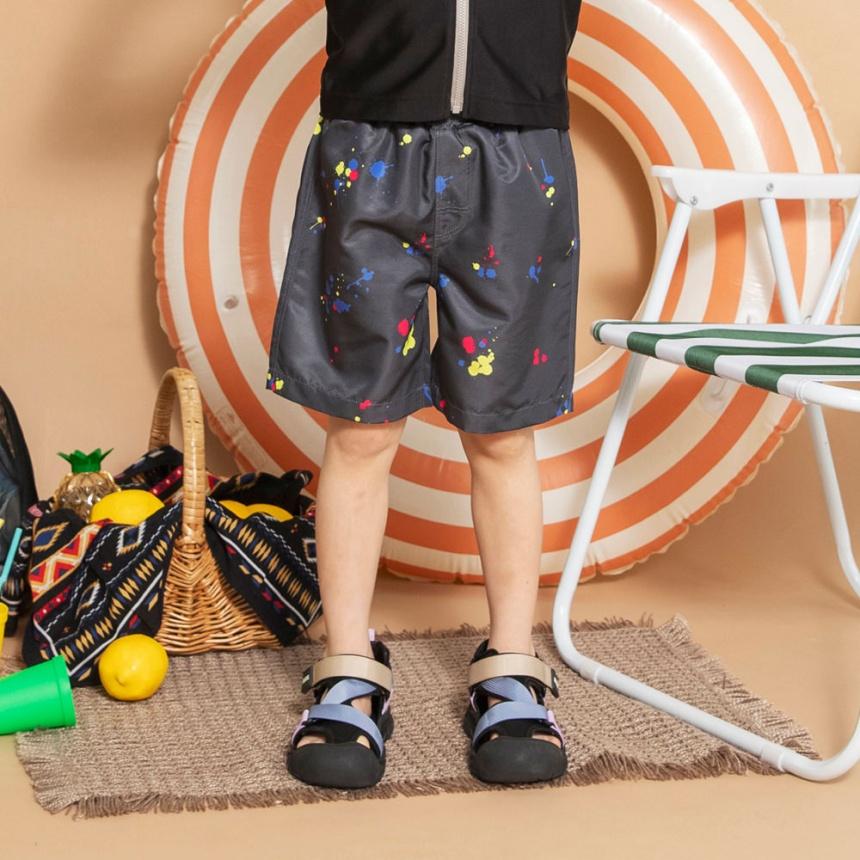 チャコールグレー