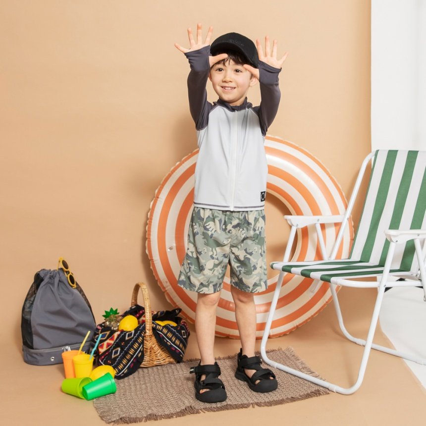 チャコールグレー