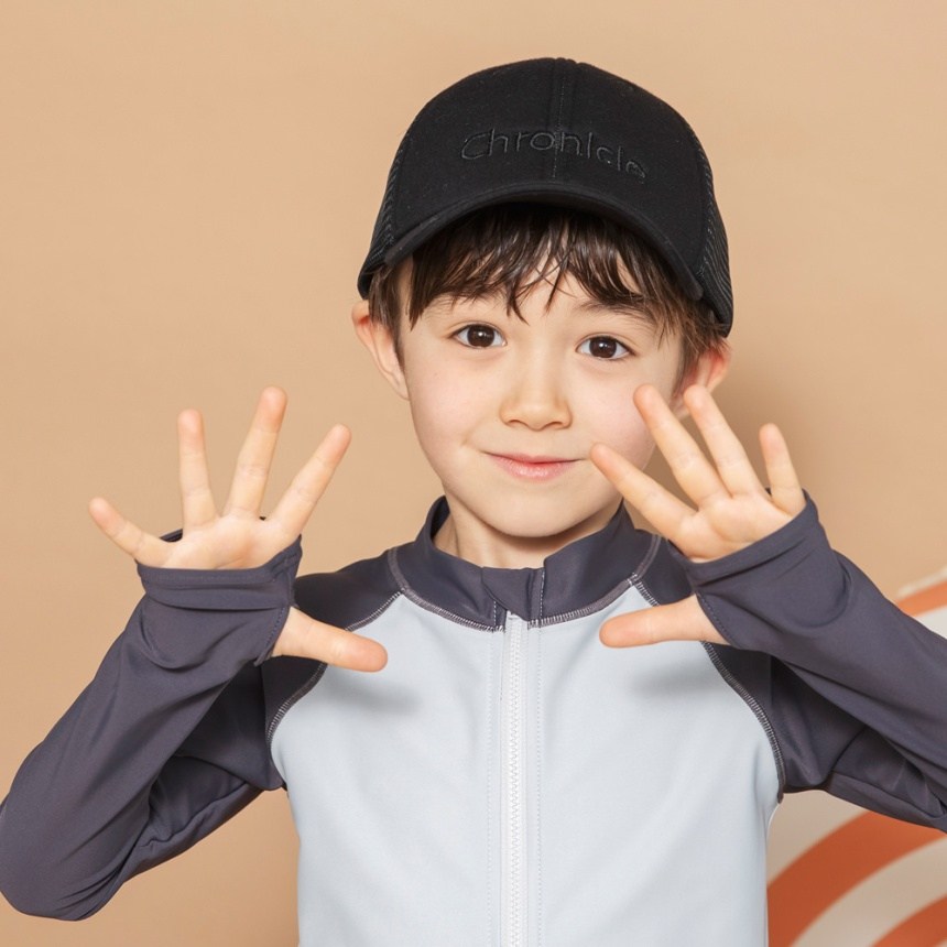 チャコールグレー