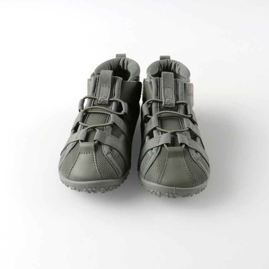 カーキグリーン