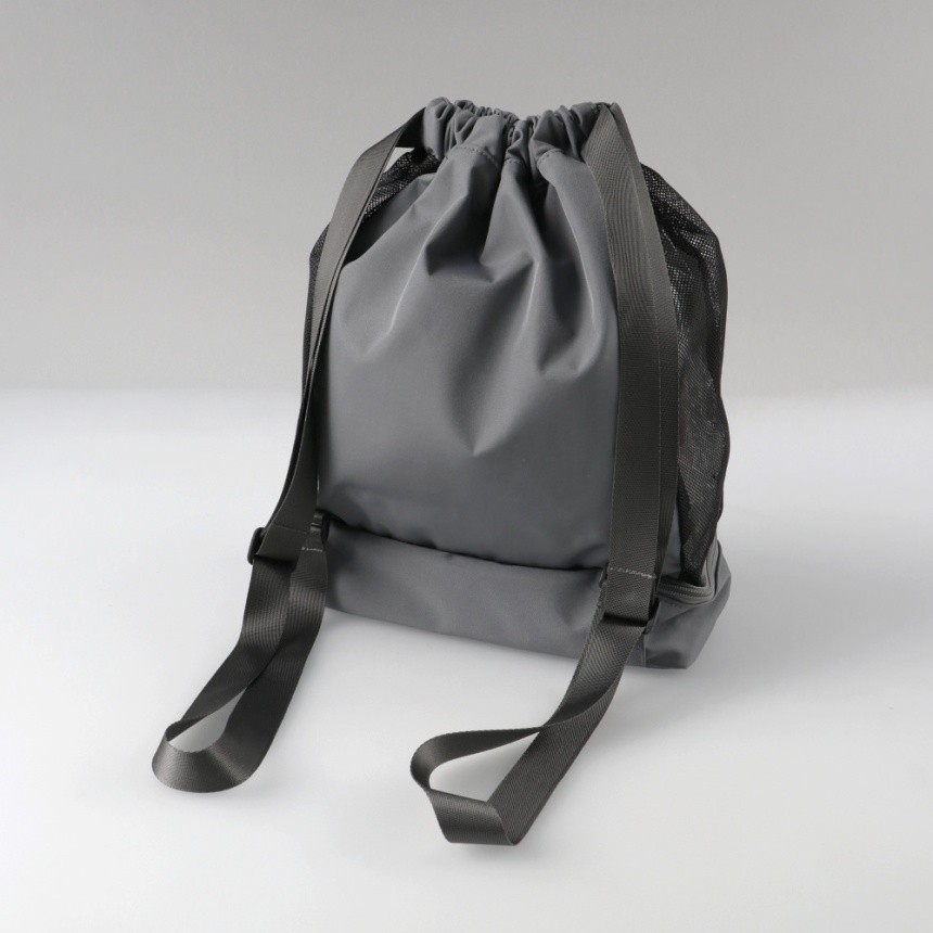 チャコールグレー