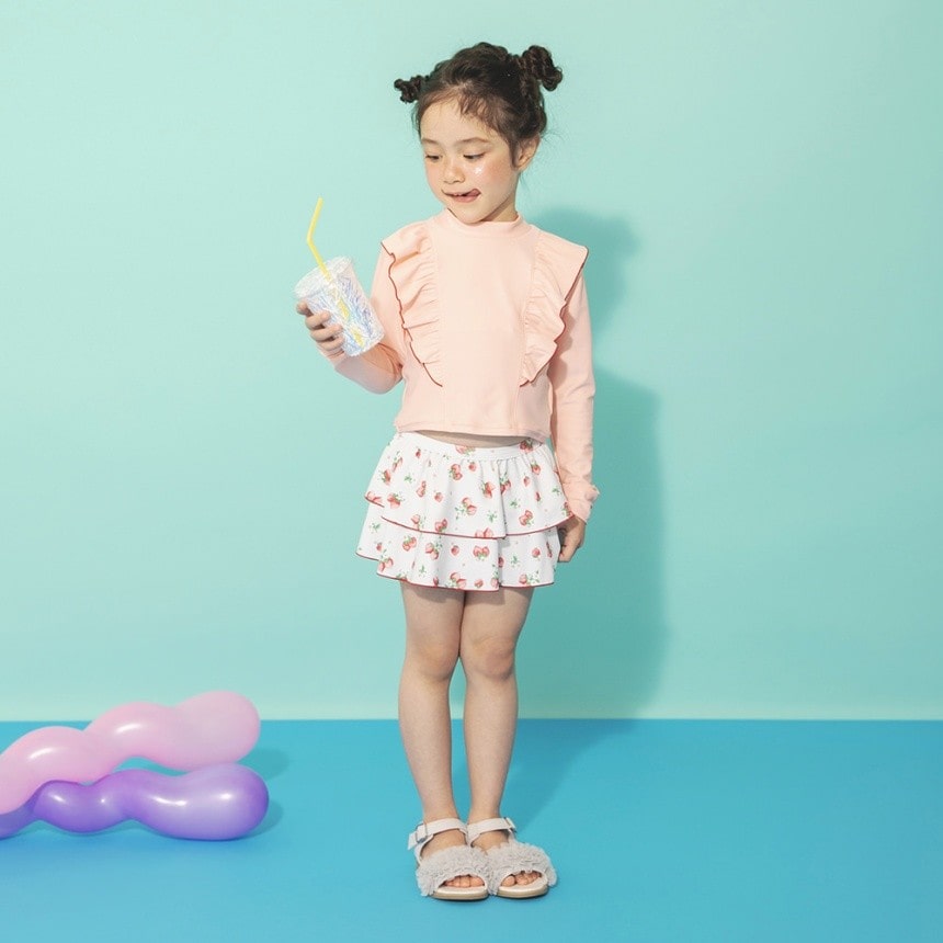 サーモンピンク