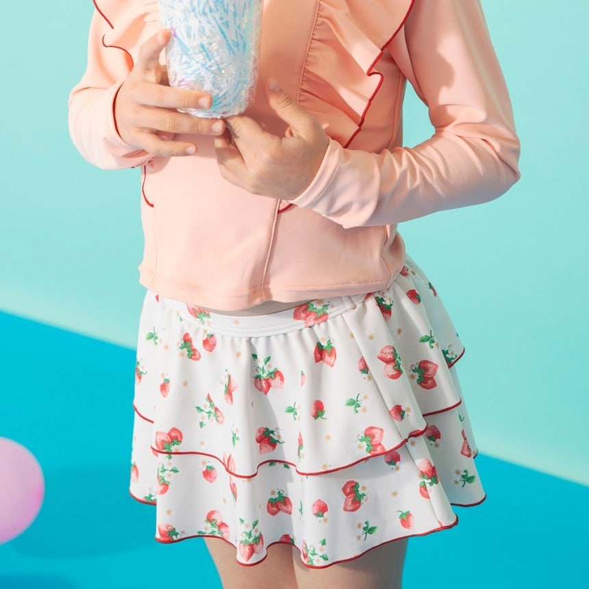 サーモンピンク