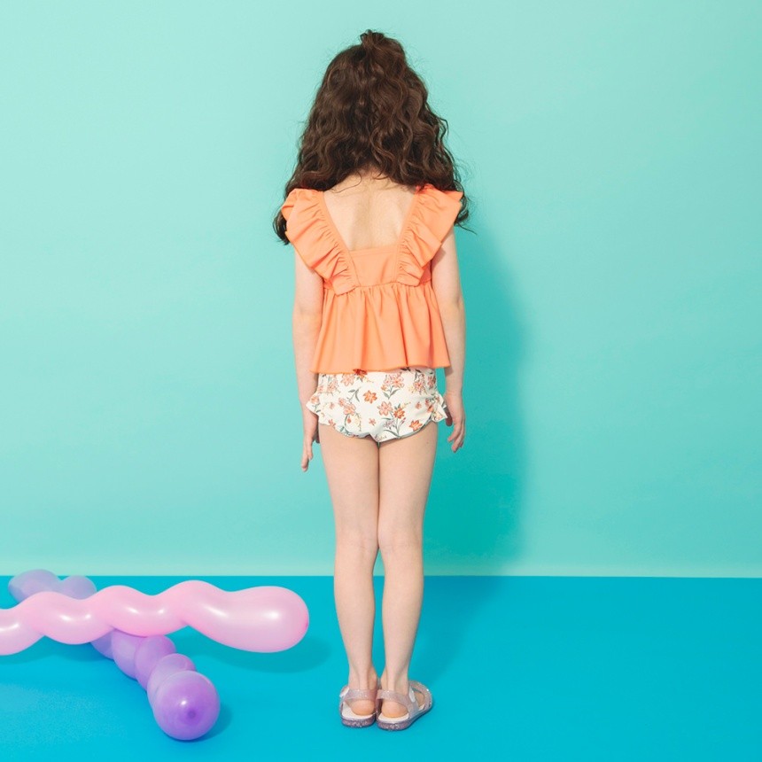 サーモンピンク