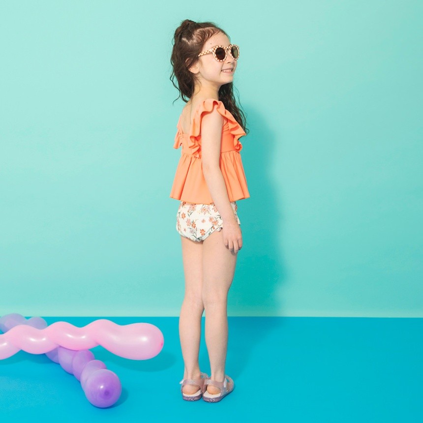 サーモンピンク