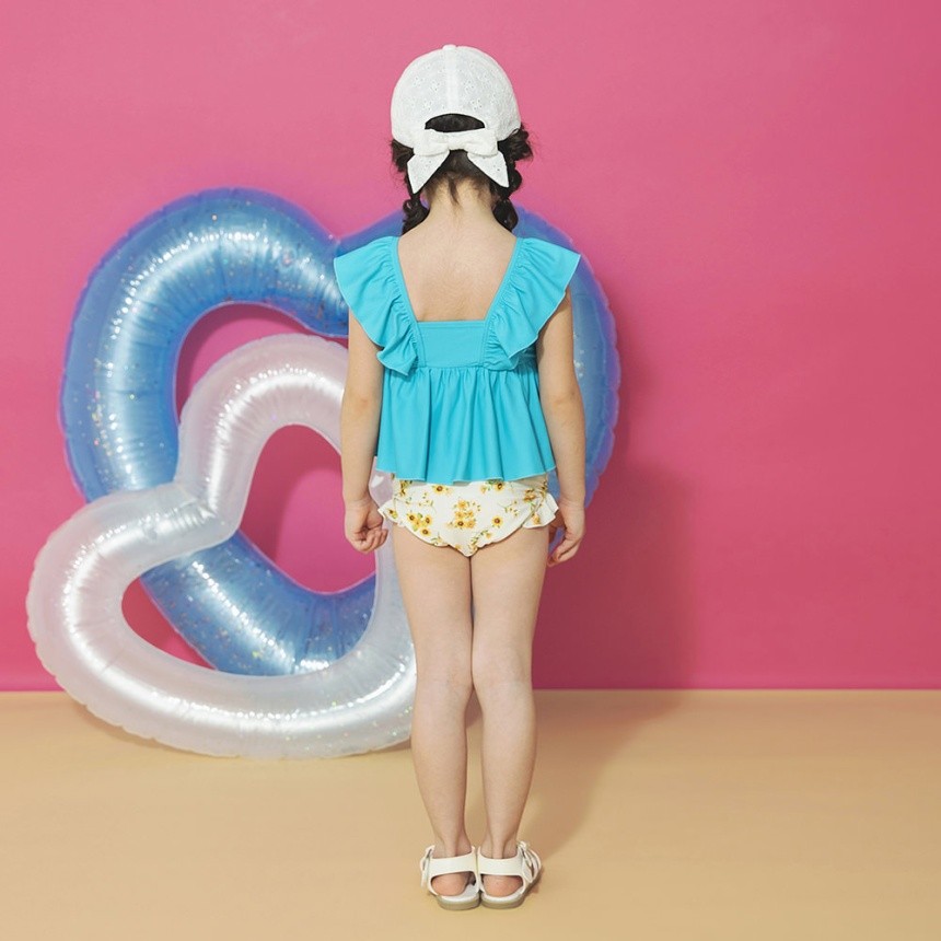 エメラルドグリーン