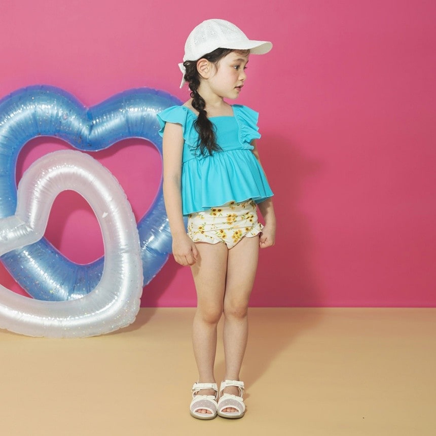 エメラルドグリーン