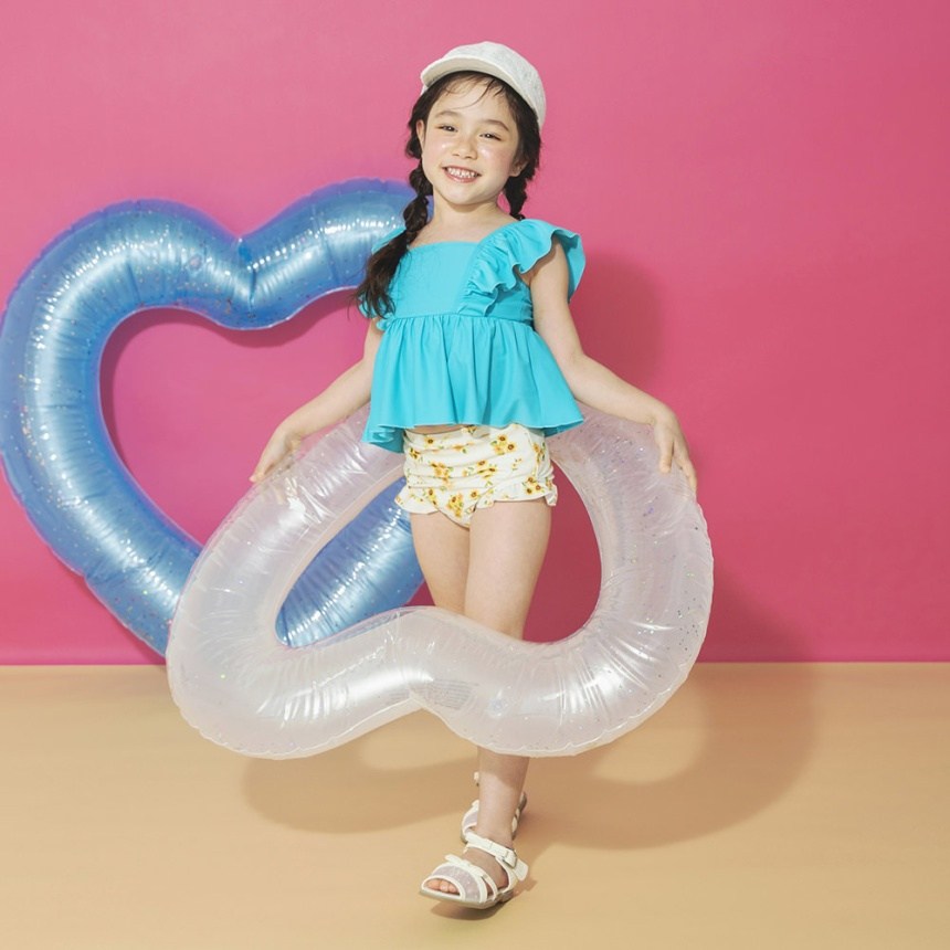 エメラルドグリーン