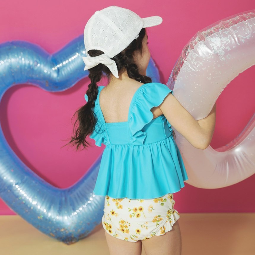 エメラルドグリーン