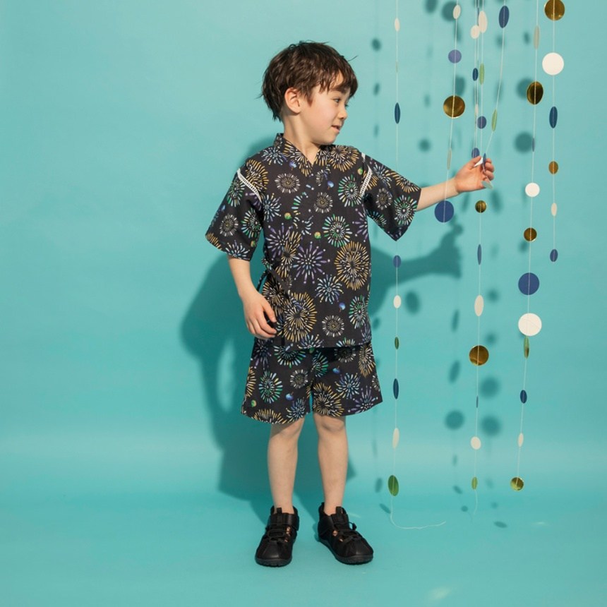 チャコールグレー