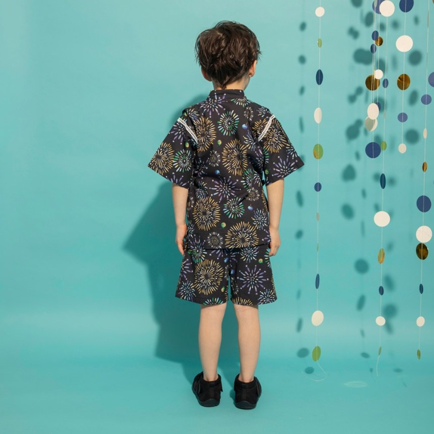 チャコールグレー